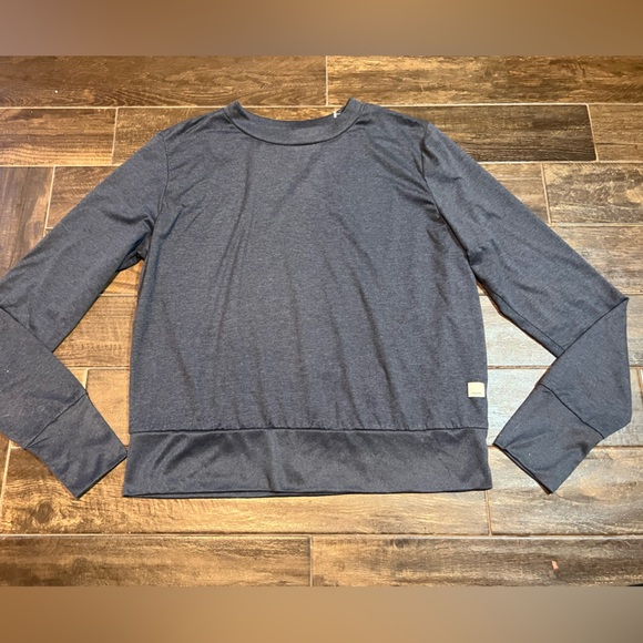 Vuori Tops - NEW Vuori Daydream Crew Long Sleeve Pullover in Light Heather Navy Womens Small